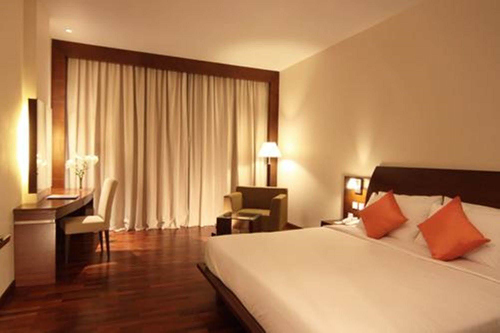 The Luxton Bandung Exterior foto