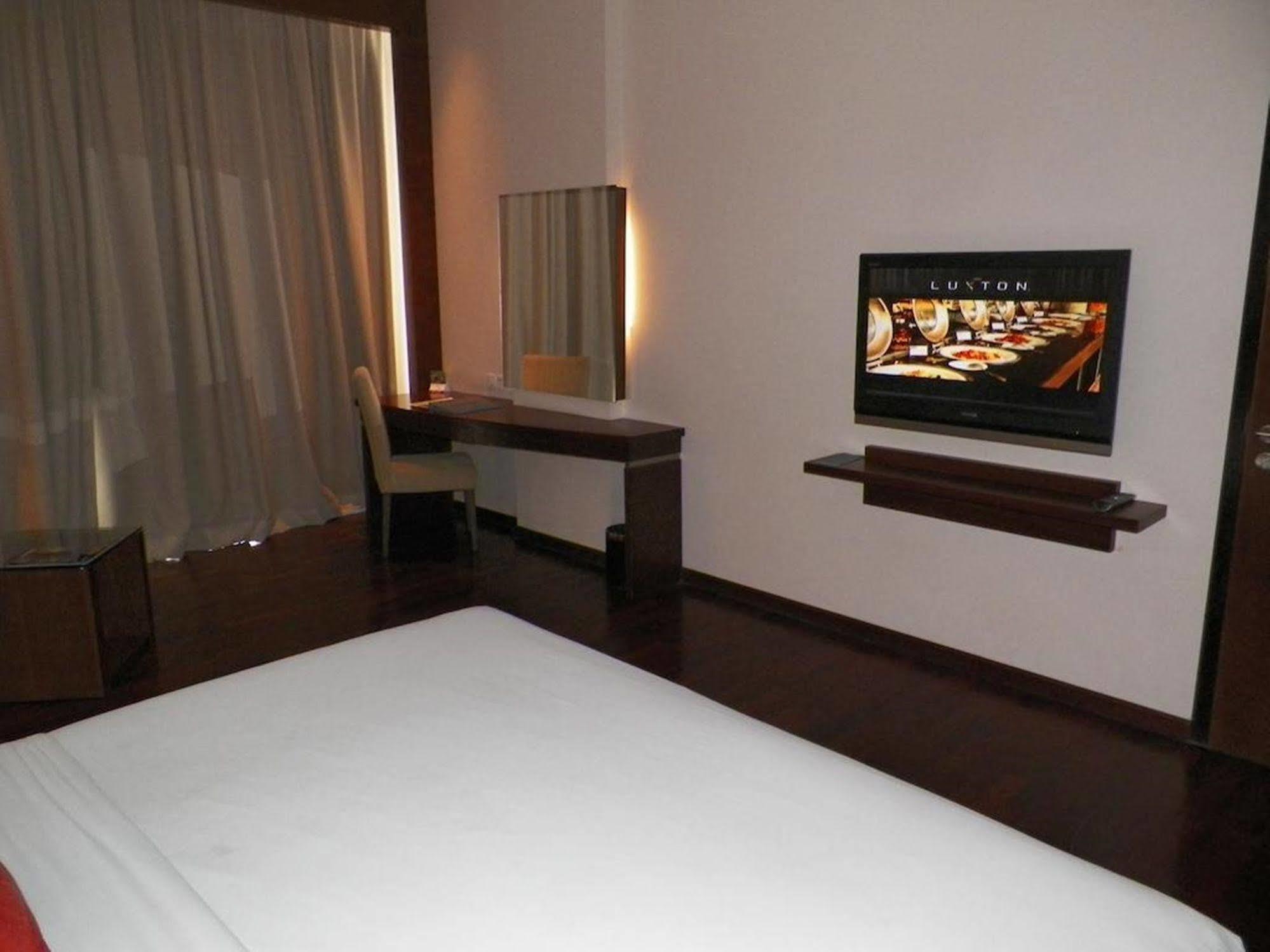 The Luxton Bandung Exterior foto